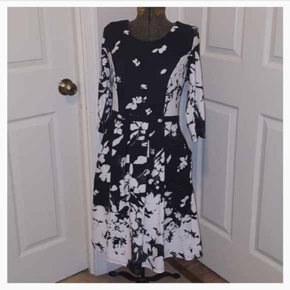 - Gorgeous DRESS with pockets!!! - Picture 5 of 8